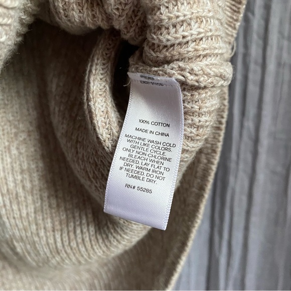 Express Knit V-Neck Sweater - Picture 7 of 7